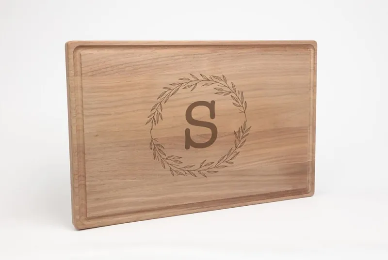Walnut Cutting Board w/Drip Ring — Personalized Cutting Boards